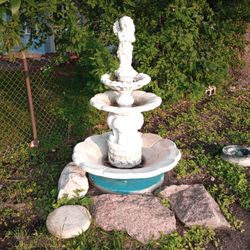 Three Teer Concrete Water Fountain W/O Pump Must    Sell By 9:00  Pm Tonight 