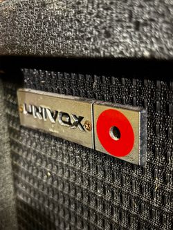 UNIVOX Amp 21” x 17”