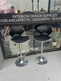 2 set of bar stools swing chairs I can deliver