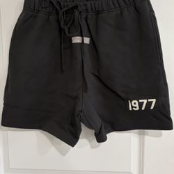 ESSENTIALS 1977 SHORTS SIZE MEDIUM 