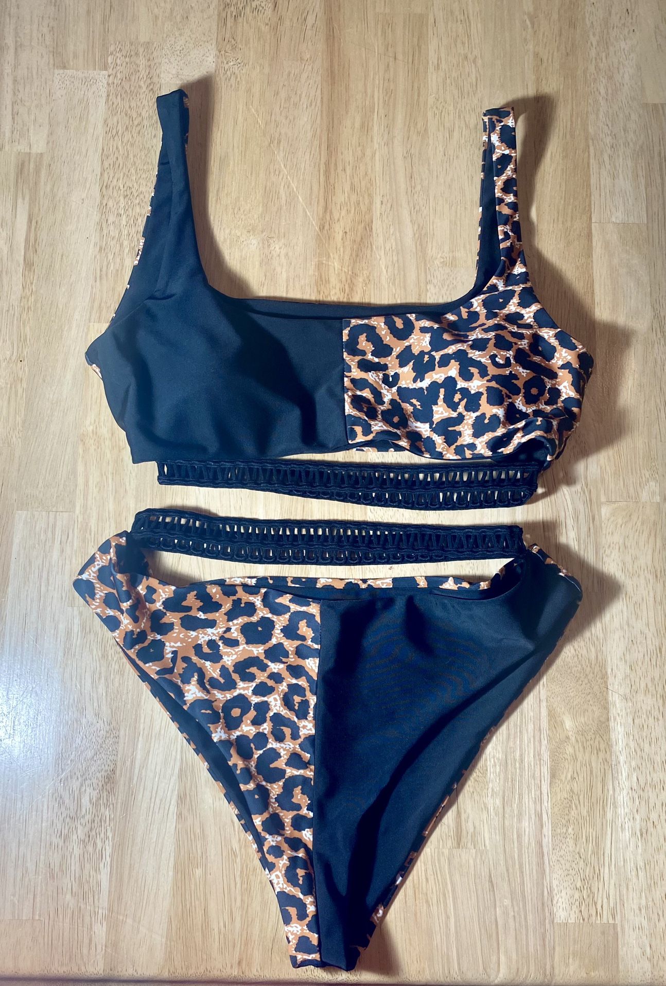 Women’s - Size medium- Bikini set