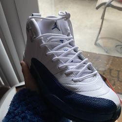 Air Jordan 12 retro (Gs)  size 6  