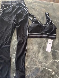 SMALL-Alo Yoga Black Sports Bra and Pants Set