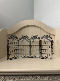 Black Metal Jewelry Holder ✨