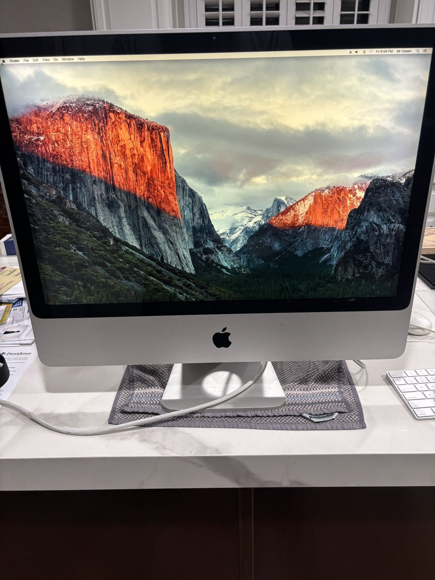 2007 iMac 24 Inch Monitors (3 Pack)