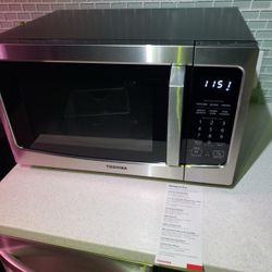 Toshiba Smart  Countertop microwave 