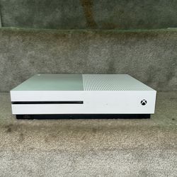 Xbox One S 500GB Console + 1 Xbox controller 