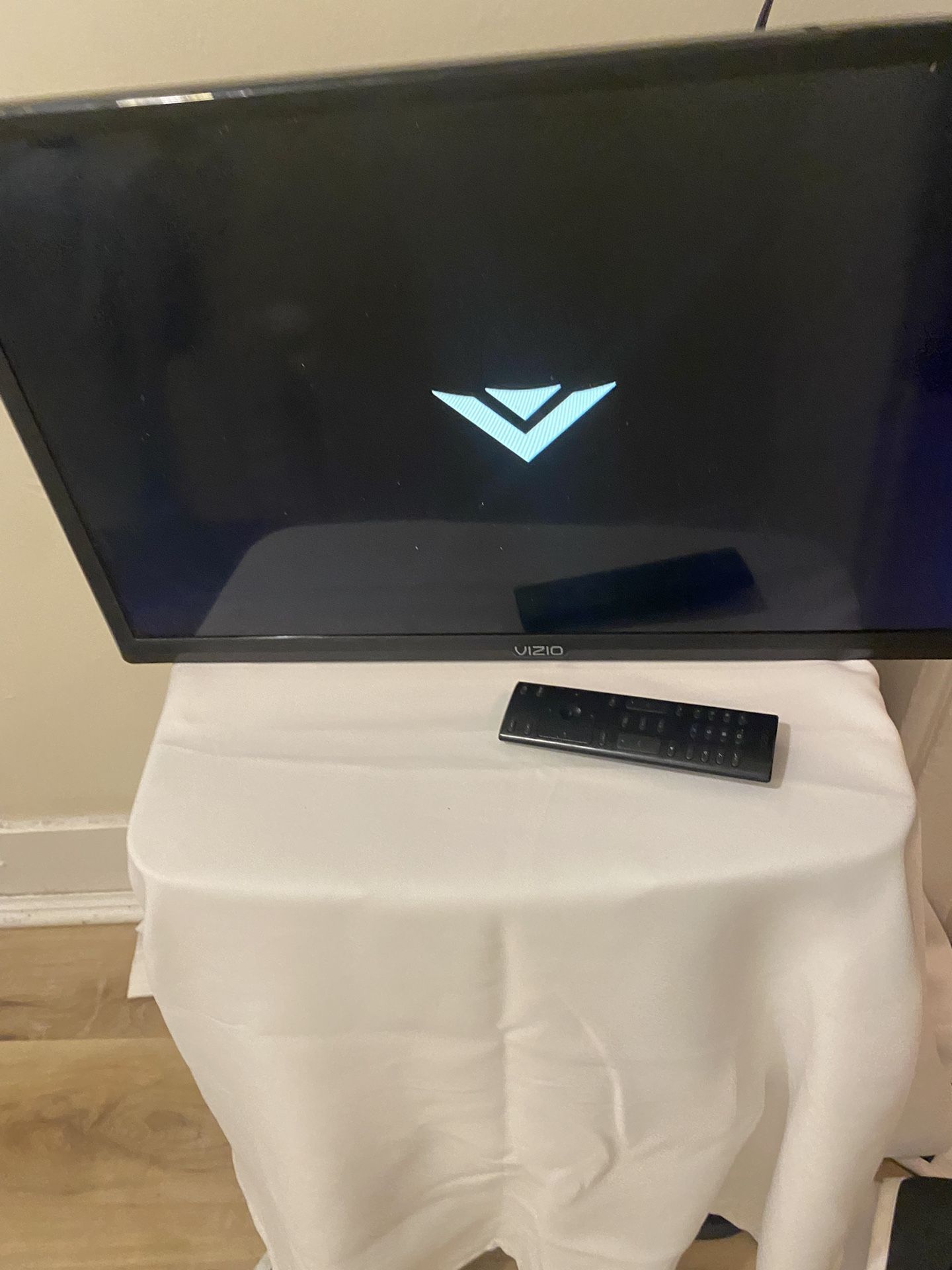 Vizio 24” flat Screen With Wall Mount