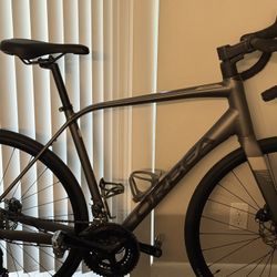 Orbea Avant H30-D – Shimano 105 Disc – Lightly Used