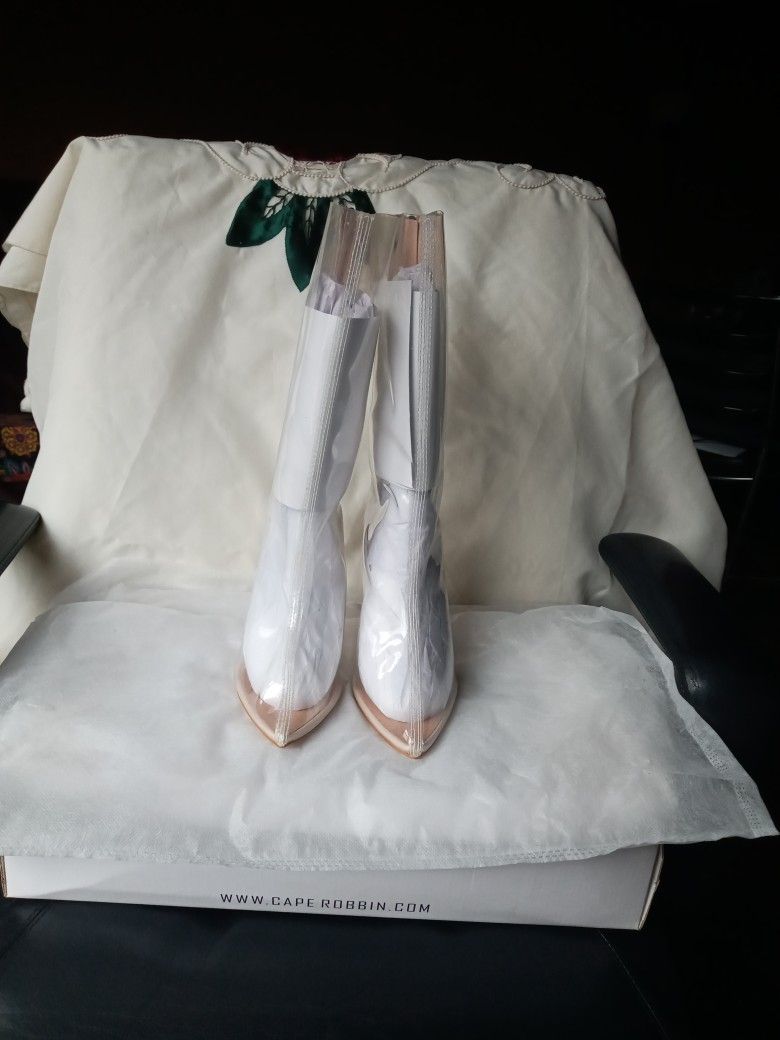 Cape Robbin Ella 1Women Clear Plexiglass Dress Boots, Size 7.5