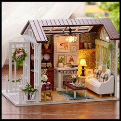 Small DIY Dollhouse „Holiday Times“