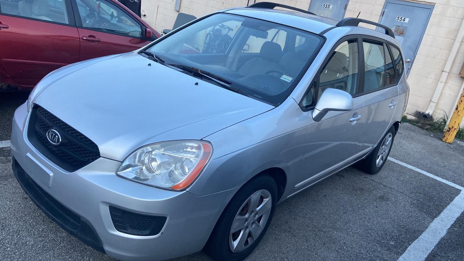 2008 KIA Rondo
