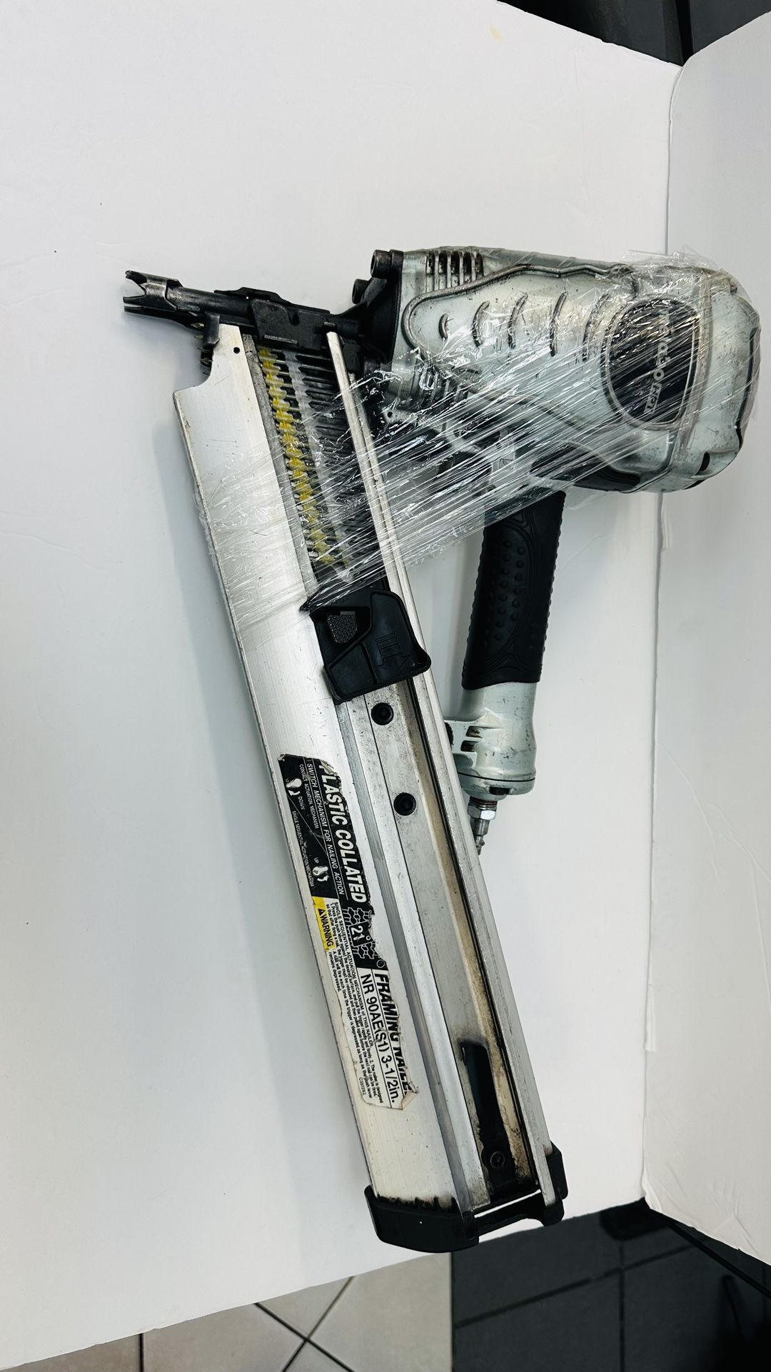 Metabo HPT 3.5-in 21-Degree Pneumatic Framing Nailer nailgun