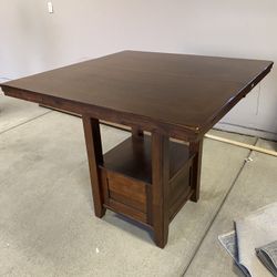 Coffee/Dining Table That Can Be Adjusted To Seat 4 Or 6 Chairs