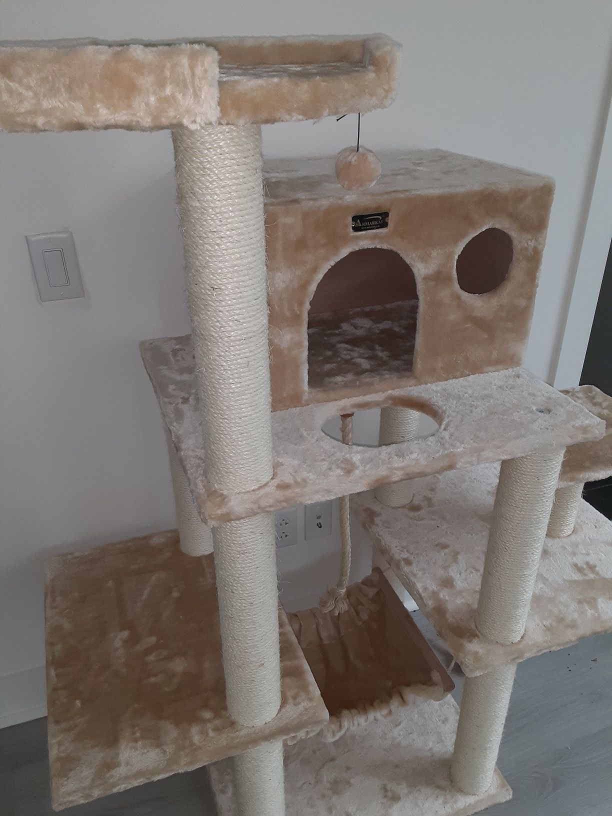 ARMAKAT TREEHOUSE BRAND NEW 76 INCH