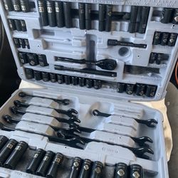 Stanley 99-Piece Black Chrome Socket Set