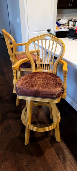 3 bar stools