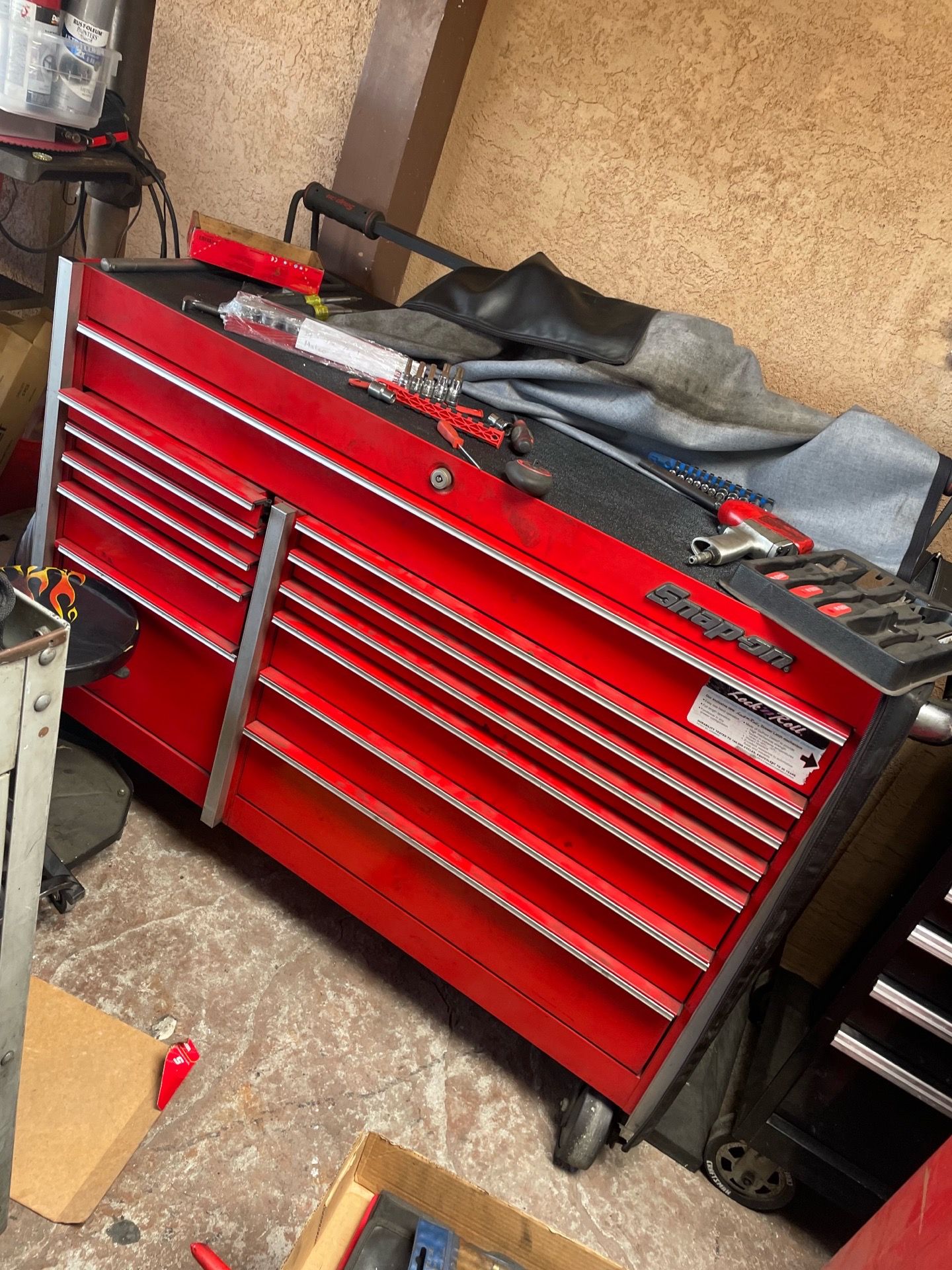 SNAP ON TOOL BOX FULL TOOLS