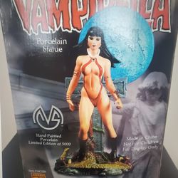 Vampirella Porcelain Statue Limited Edition 400/5000