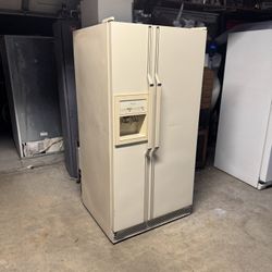 Refrigerator 