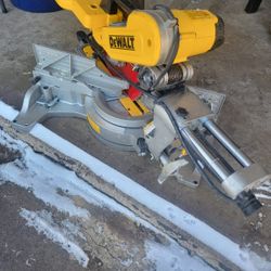 Dewalt Wood Saw 