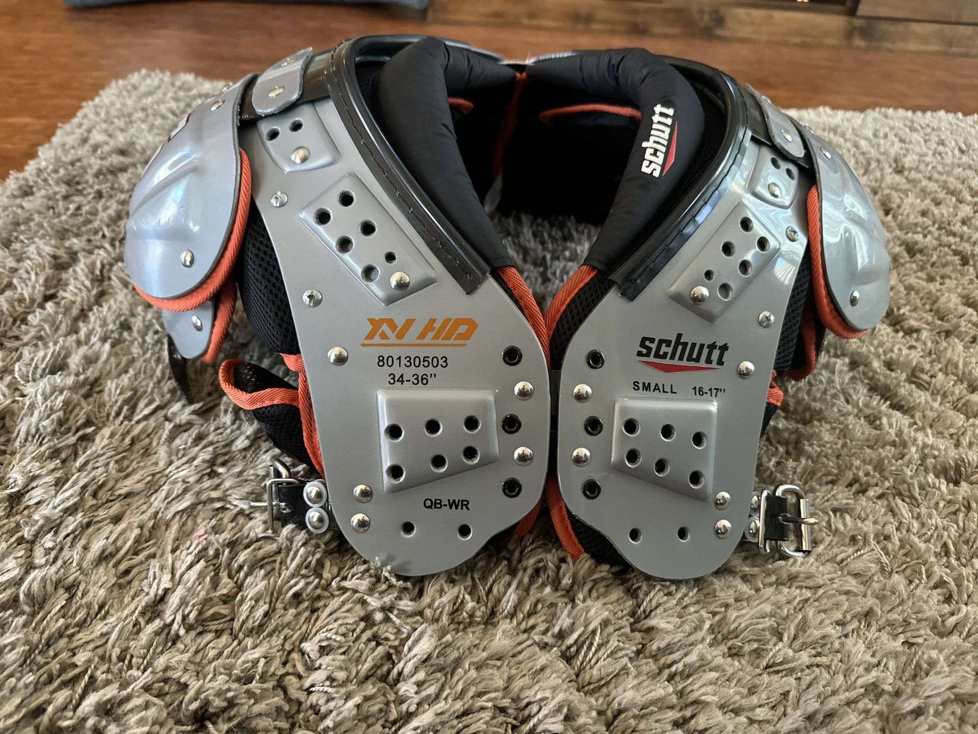 WR/DB Schutt Shoulder pads size small