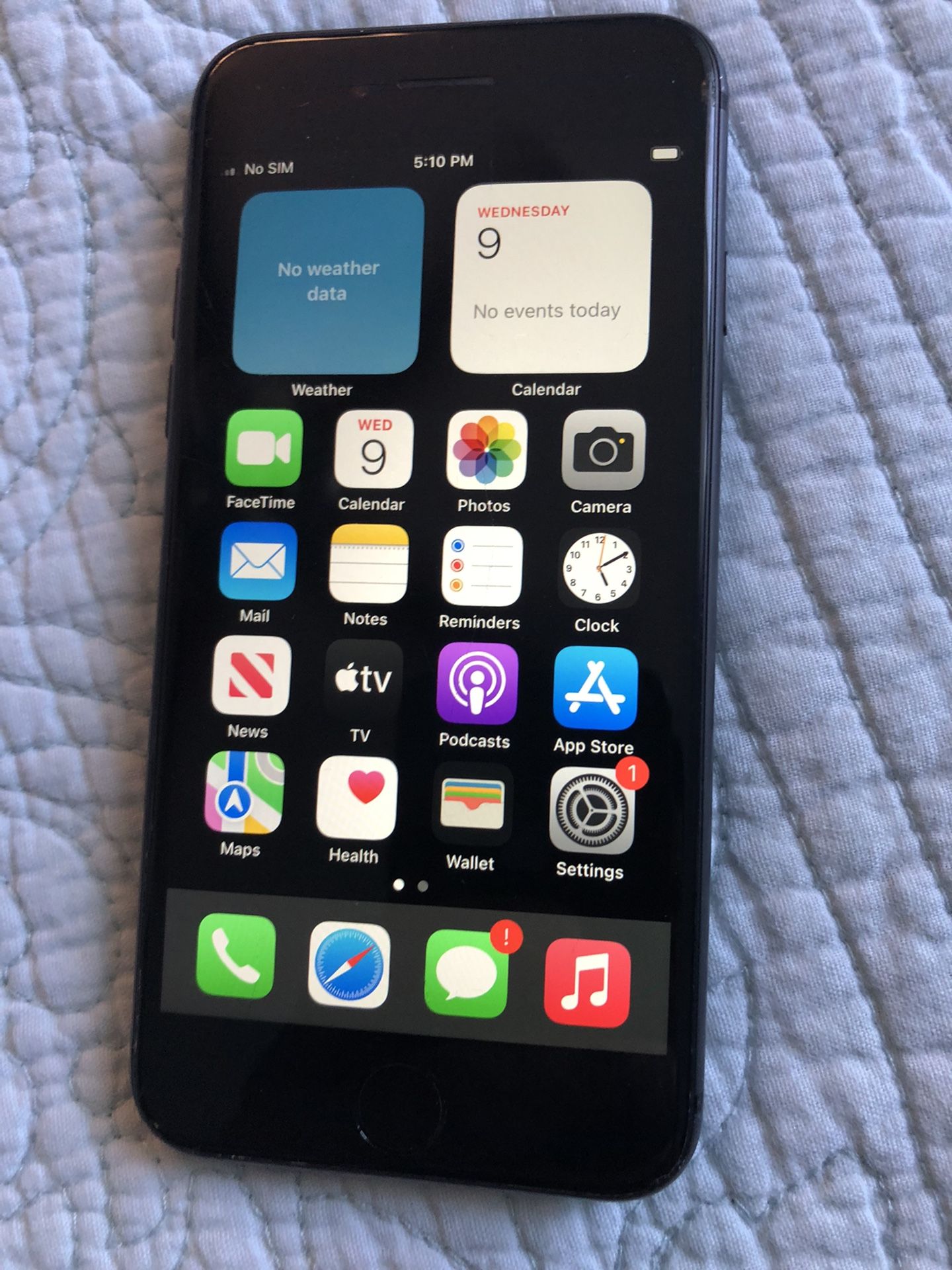 IPhone 8 64gb Unlocked. (cracked Screen). Fully Functional