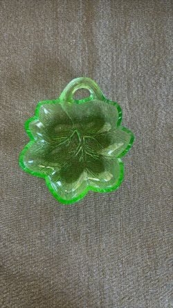 Indiana uranium green glass embossed leaf bowl