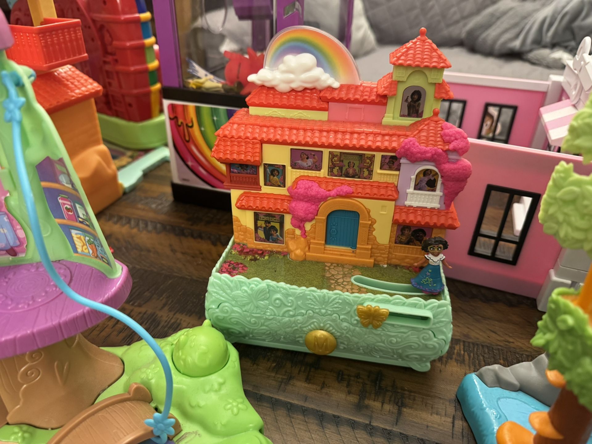 Encanto Magical Madrigal House Jewelry Box Plays 3 Hit Songs Dollhouses