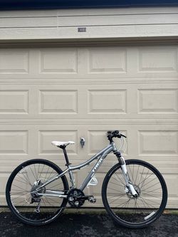 Trek Neko Women’s Hybrid Bicycle – 14” Frame - Bike Aluminium