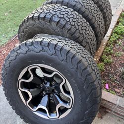Dodge ram Trx rims and tires 35x12.50R18