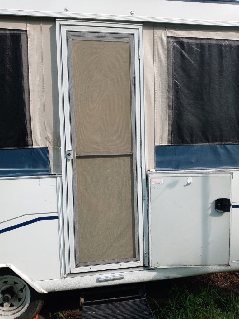 Camper Pop-Up , Great Condition & Ready To Use
