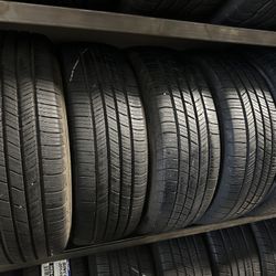 SET OF TIRE 215 60 16 MICHELIN 85% LIFE