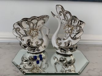 Swans figurines, vases