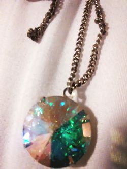 Iridescent pendant necklace