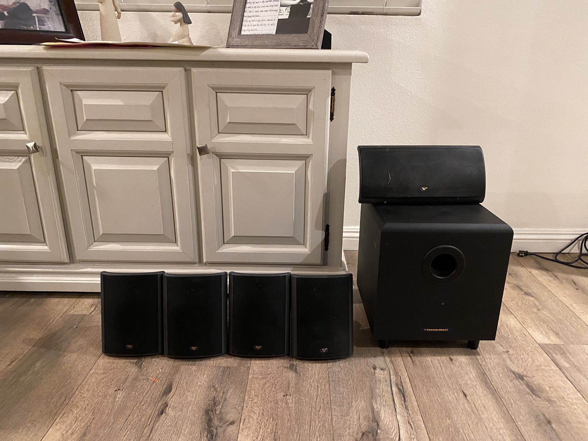 Cerwin-Vega Surround Sound - 5 Speakers + 1 Bass