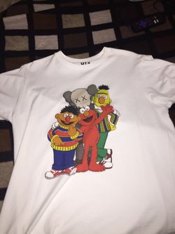Kaws x uniqlo