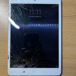 Apple iPad mini 1st Generation. 16GB, Wi-Fi, 7.9 in - White Cracked Screen Works