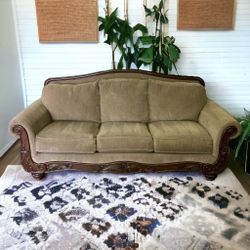 Comfy Couch Sofa **ALL NYC DELIVERY**