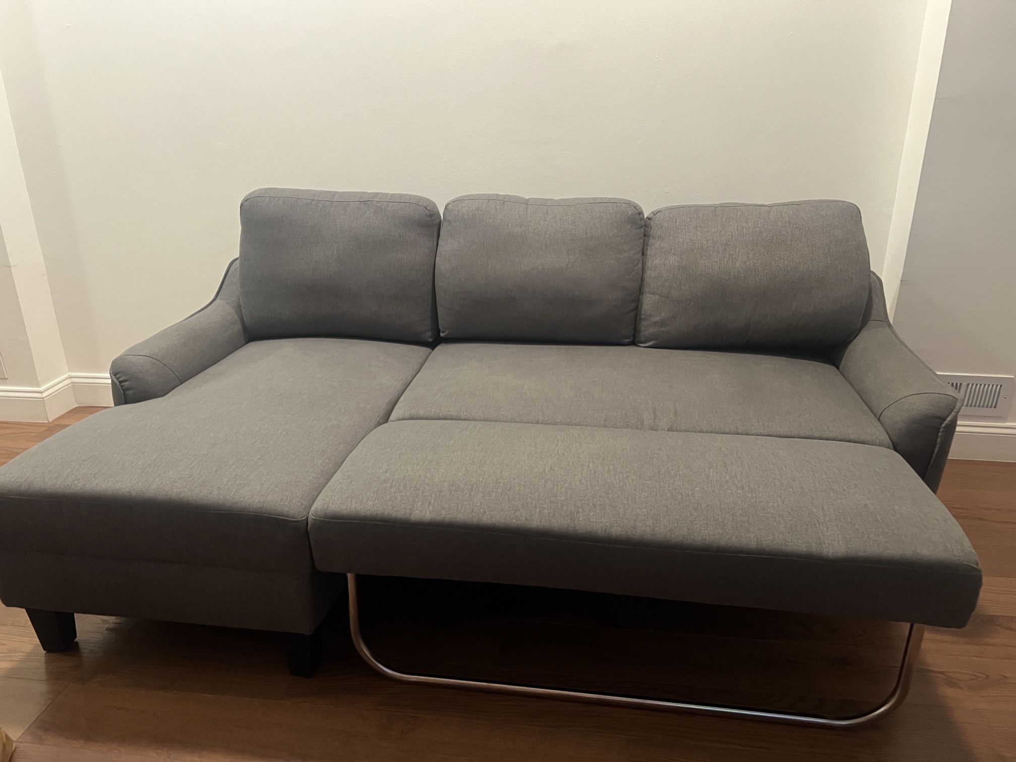 Signature Design by Ashley Jarreau Modern Sectional Sleeper Sofa Couch with Chaise Lounge, Gray