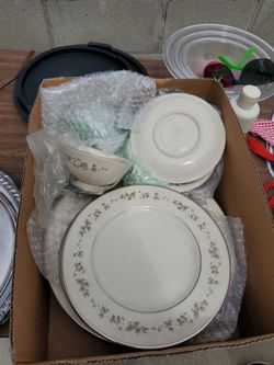 Lenox 4 plus Place Settings