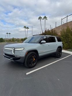 2024 Rivian R1S Quad | Large Battery | Off-Road Package