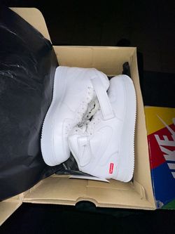 Nike Air Force 1 Mid top “supreme”