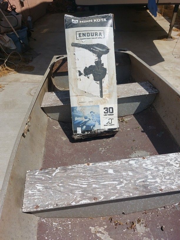 12ft Roof Top Aluminum boat with brand new trolling motor