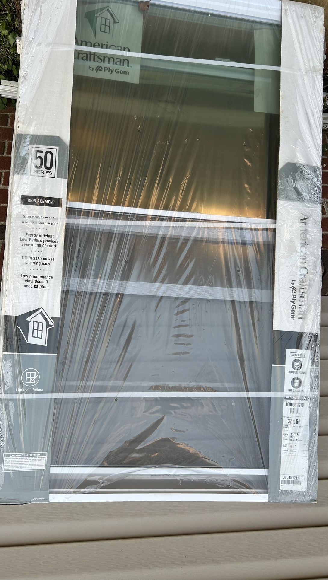 Double pane clear glass new construction vinyl window 