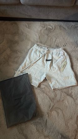 WHITE ESSENTIAL SHORTS