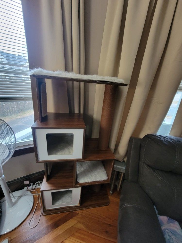 Cat Tree with Scratching Posts & Plush Mats