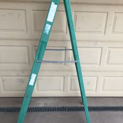 Fiberglass 6 Foot Ladder