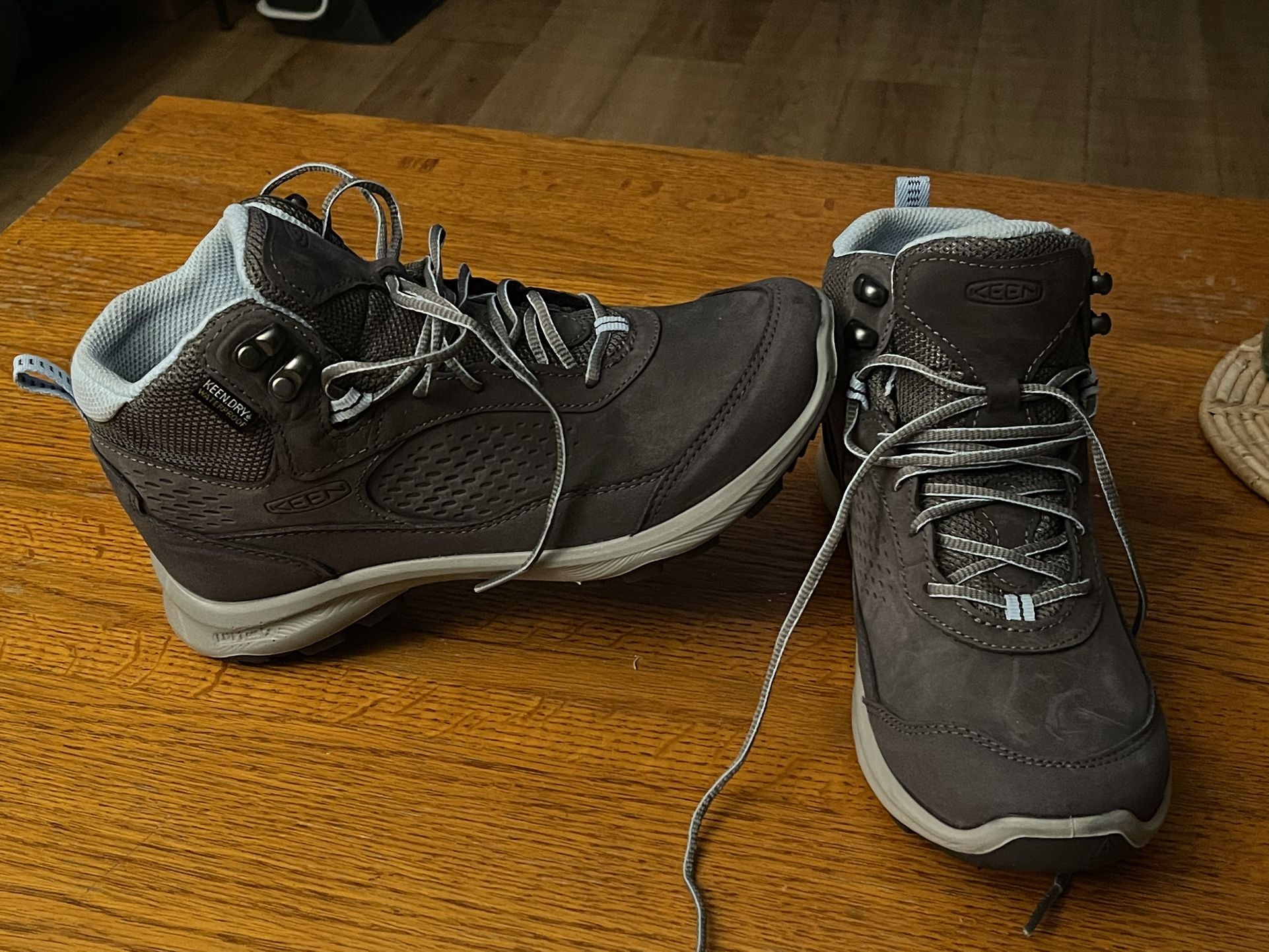 NWOT KEEN Women's Terradora Explorer Mid Height Waterproof All Terrain Hiking Boots size 6.5