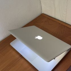 Apple MacBook Pro 13” I5/8GB/256GB SSD $140